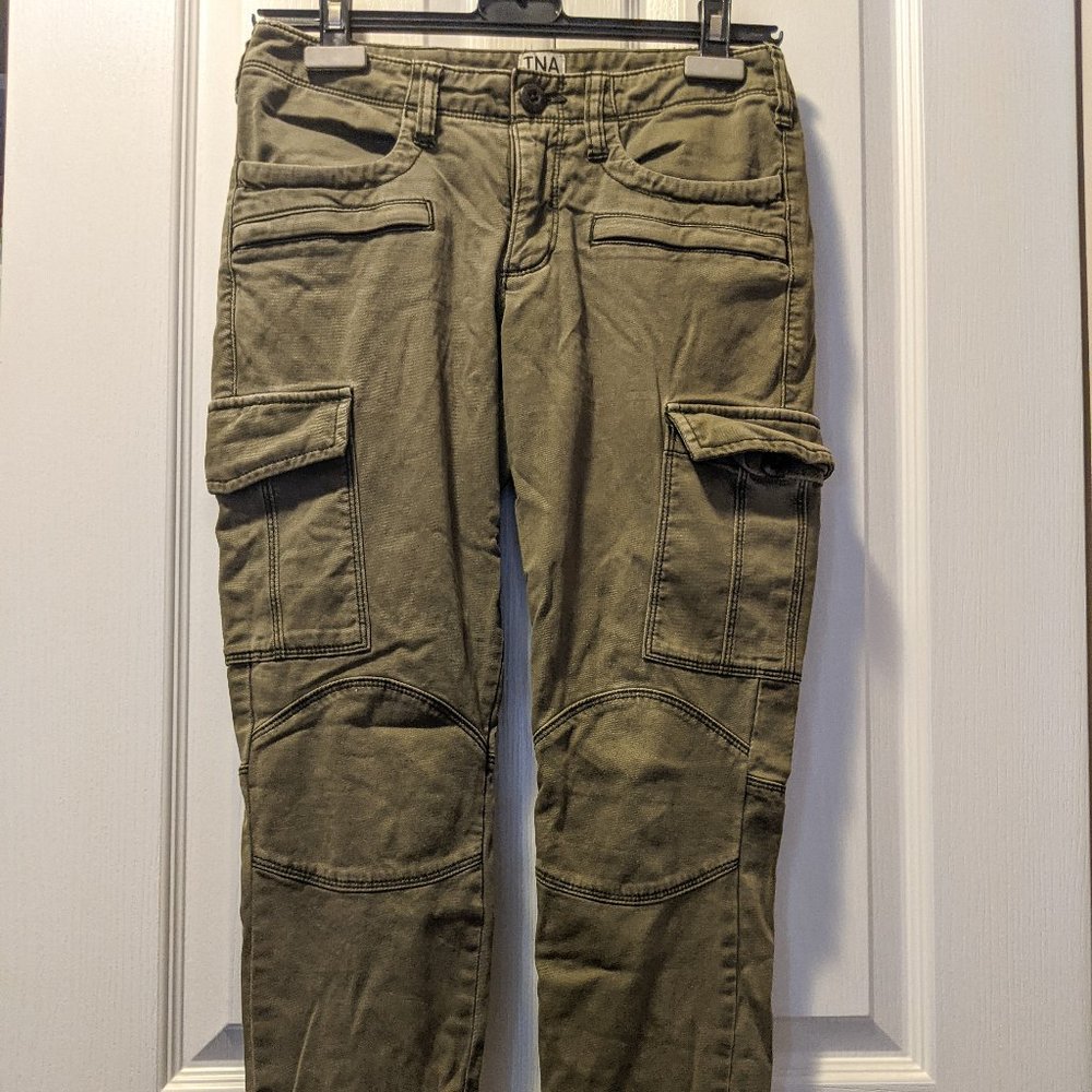 Aritzia TNA Skinny Cargo Pants size 4, olive green
